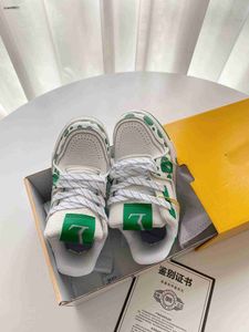 أحذية أطفال شهيرة جودة عالية الأطفال الأحذية الخضراء حجم 26-35 مربع العلامة التجارية عبوة البولكا نقطة الطباعة الفتيات الأولاد أحذية عرضية 24 مايو