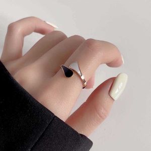 Bvlgryly Rings Cool Crowm Design Design Кольцо маленькое и роскошное черное белое в форме с прохладной стильной индивидуальностью с оригинальным кольцом Jpxs
