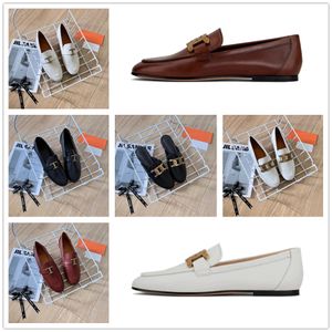 Supotos homens homens vestidos sapatos designer tênis sandálias de luxo moda couro preto marfim branco marfim bordô plataforma externa praia plana lisadas chinelos de lascas 35-41