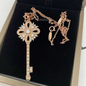 Nuova collana per la chiave di Natale in oro di designer piena di diamanti a catena dolce e versatile dritta 4a9d