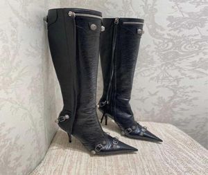 Cagole lambskin läder knähigh stövlar stud spänne utsmyckade sido -zip skor pekade tå stiletto häl hög bagage lyxdesigner8388838