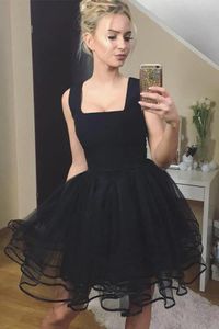 Underbara lilla svarta hemkommande klänningar Tutu kjol ruffles korta promenad klänningar en linje cocktail examen klänning för tonåringar bc18705