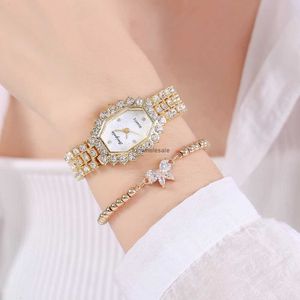 20242024 Ny heta säljer små och lyxiga mode mångsidiga klassiska fulla diamantkvinnor kvartsur på 2-stycken set