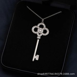 Designer's High Version Brand Classic Size Heart Crown Key Necklace 925 Sterling Silver Long Sweater Chain Instagram för en premiumkänsla