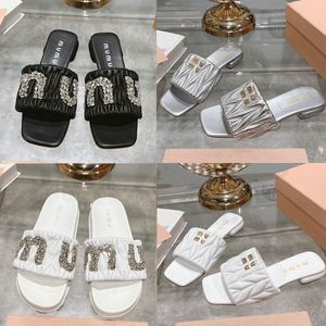 Designer Sandals Women Luxury Clogs Slip On Leather Slippers Square Toe Falt Slides Pink Black White Sliders Women Slide Beach Summer Embroidery Sandles 35-40