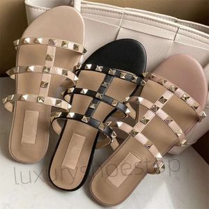 Women Sandals Hollow out Flat Slippers Sandal rivet Girl Shoes Platform Slides Lady casual Flip Flop High Quality Sandals Designer Studs With Bare Leather Shoe