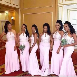 Sjöjungfrun klänningar plus brudtärna sexig rosa storlek halter nyckelhål halsring golv längd anpassad maid of Honor Gown African Country Wedding Party Wear Vestidos