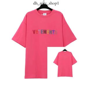 Vetements Mens Tasarımcı T Shirt Erkekler Tshirts Tasarımcı Erkekler T-Shirt Grafik Tee Shirt Camiseta Hombre Erkek Ropa De Hombre Toptan Giyim Toplu Vetements T Shirt 322