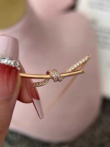 Designer's Knothalsband Kvinnor 18K Rose Gold Diamond Bow PLATING NEW COLLBONE CHAIN ​​LITA OCH Luxur Design