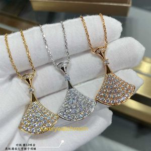 Ny klassisk mode Bolgrey Pendant Neckor v Gold CNC Precision Fan-formad full diamant hög version kjol halsband krage kedja kvinnor 18k ros