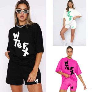 Women Tracksuits Designer -Buchstabenschaum gedruckt 2 Stück Set Kurzarm T -Shirt und Shorts Tight Sport Capris Set