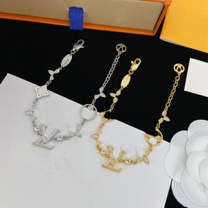 Luxury Designer Elegant Gold and Silver Bracelet gift Fashion Women's Letter Pendant Clover Bracelet Wedding Jewelry