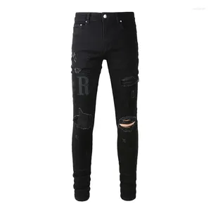 Herren Jeans Black Delessed beschädigter Loch Lederbuchstaben bestickte Flecken Skinny Stretch Ripped sind mit originalen Tags geliefert