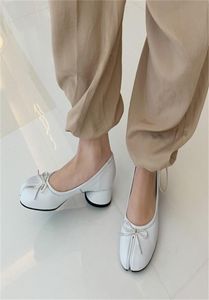 فستان أحذية pxelena المشاهير من الجلد الأصلي مقسم أخمص القدمين جولة كعب منخفض الربيع bowknot tabi ninja pig feet المضخات السيدات 2211051626413