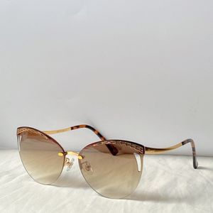 8225 Design Solglasögon Kvinnor Populära charmiga Cat Eye Woman Fashion Glasögon Toppkvalitet UV -skydd Solglasögon med paket 2789