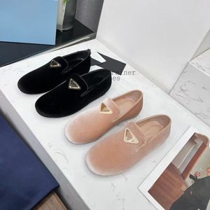 Designer Summer Women Slippers Sandaler Loafer Flat Slides Flops Triangle Leather Outdoor Loafers Bath Shoes Beachwear Slipper Black White Brown Fashion Shoes 01