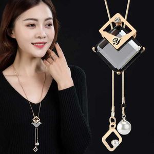 Pendant Necklaces Fashionable Collier Womens Grey Long Crystal Necklace and Pendant Womens Round Declaration Necklace Maxi Cola Chain Jewelry S2452206