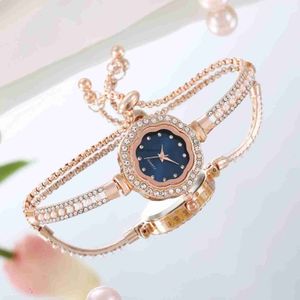 Nuovo nastro di perle alla moda e di lusso con diamante pattern fiore colorato guarda Womens Watch Special Chain Set