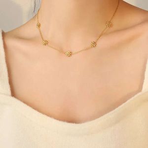 Tofflo rostfritt stål smycken Small Daisy Pendant Necklace Womens Fashion Simple Collar Chain BSP1316 240524 780
