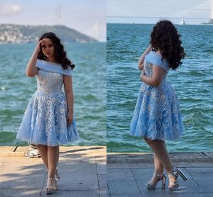 Elegant Sky Blue Homecoming Off Shoulder A Line Short Prom Dresses Lace Applique Ruched Princess Junior Graduation Evening Gowns Bc18616