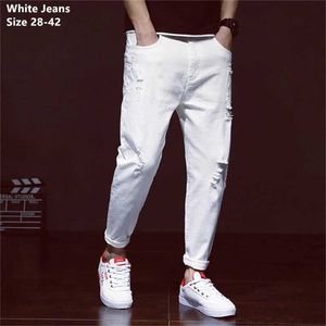 Męskie dżinsy rozerwały białe dżinsowe obcisłe dżinsowe dżinsowe dżinsowe otwory czarne modne mody 42 40 38 Długość kostki duże luźne dżinsy Q240523