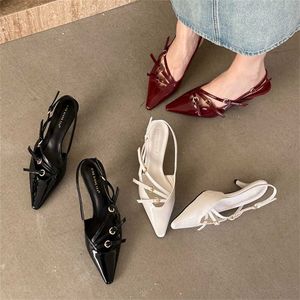 Sälj Summer Sandal Women Pointed Slim Heel Belt Buckle Sandles klackar Enkelskor unik design Back remband Tomband tomma sandaler 240228