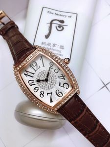 Wino Barrel Watch Watch Rose Gold Flash Diamond Case 2-Pin Quartz Watch Dial Center pełen diamentowego paska skórzanego