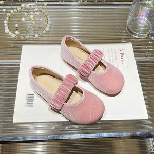 Flat Shoes Girls Velvet Apartment Baby Light Dress Shoes 2023 Korean Style Childrens Apartment Soft Sole Retro Style Princess Girl Leather Shoes Q240523