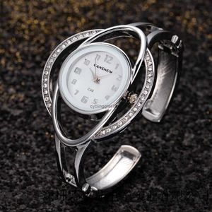 Neues Diamant eingelegtes Damenarmband Uhr Elegantes Modetemperament Open Schnalle Stahlband Quarz