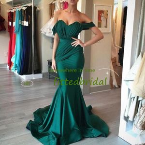 Emerald Green Bridesmaid klänningar 2021 med ruffles sjöjungfru av axel bröllop gust klänning junior piga av hedersklänningar 306n