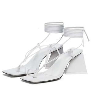 2024 High Chunky Ladies Satin Lederferse Sandalen fest gekreuzte Schnüre-up-Peep-Toe Square Toe Kopf Hochzeitsfeier Schuhe Größe 3 521