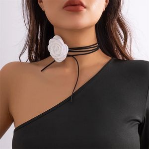 Romantisk gotisk Phantom Flower ClaVicle Chain Halsband för kvinnliga damer koreanska modejusterbart rep choker y2k tillbehör 240511