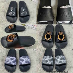 2024 Designer famoso di alta qualità Slifori casual Flip di scarpe Flatbottomed Flip per uomini Donne Summer D DGitys Dolcheitys Gabanitys G e S Slide Sandals Beach Si R48y