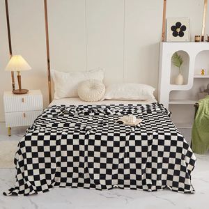 INS Chamante Caminhão Classic Classic Plaid Sofá Blanket Spring e Summer Air Conditioning Blanket Office Shawl Cushion 240524