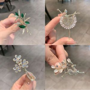 2024 New Fashionable Deer Bracelet, Simple and Elegant, Suit Pin, Fixed Cloth Button, Cat Eye Water Diamond Breast Flower