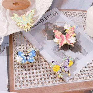 創造的な花、ガラス、ユリ、カラフルな蝶のデザイン、ファッショナブルで多用途のバッジ、メタルブローチ