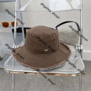 Projektantka Bucket Hat szerokie grzbiet dla kobiet luksusowe wakacje na plaży Słońce zapobiegają Jacquemeus kapelusz luksusowy projektant męski i damski czarny rybak hat jacquemis hat f86