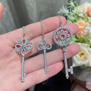 Designer's Brand Key Necklace Womens Pure Silver 18k White Gold Heart Crown Sunflower Pendant Iris Light Luxury Collar Chain Sweater