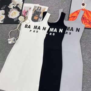 Kadınlar Elbise Tasarımcı 2024 Yaz Yeni Moda Tank Üst Elbise Zanlı İnce Uygun Mektup Kolsuz Kaygan İnce Elbise 3 Renk