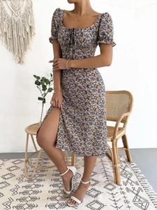 Casual Dresses 2024 Fashion Women's Bodysuit U-ringen Hög delad blommaklänning Kort ärm elegant och ung stil