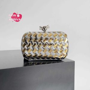 Designer Womens Bag Knot Botegaveneta Foulard Intreccio Leder Minaudiere mit Signaturknoten -Detail Silber/Gold