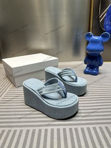 Wysoka platforma sandały sandały designer luksusowe flip-flops copernis 10cm dżins niebieski cukierki kolorowe kobiety designerskie buty gumowe buty śliskie slajdy plażowe slajdy
