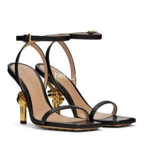 الفاخرة 2024S/S Knot Women Sandals أحذية Gold Sliver Sculptural Metal Heel Party Lady Lady Sandalias EU35-40