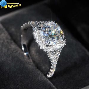 高品質のD VVSダイヤモンドクッションカット2.5ct 18Kソリッドゴールド女性モイサナイト婚約リング