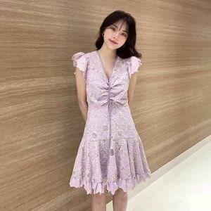 Designer 24 Summer New French Lace Daisy Embroidery V-neck Small Flying Sleeves Short Sleeve High end Women's Lace Dress