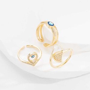 Bvlgrily звонит в стиль кольца Cool Charm Style Plate Plate Gold, инкрустированное творческим геометрическим элегантом и с оригинальным кольцом 7ZME