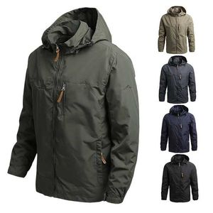 Mäns jackor Mens Retro Camping Jacket Waterproof and Windsectwint Winter Hooded Pancered Jacket Mens Soft Shell Military Jacket Bomber Jacket Q240523