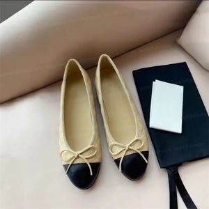 Designerschuhe Paris Marke Designer Black Ballet Flats Schuhe Frauen Frühling gesteppt echtes Lederschlupf auf Ballerina Luxus runde Zehen Damen Kleiderschuhe