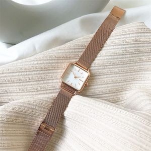 Kvinnor Fashion Square klockor minimalistisk design damer kvarts wrsitwatches ulzzang guld silver rostfritt stål mesh rem klocka 220428 300L