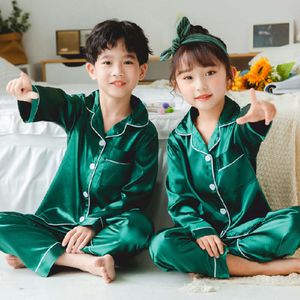 Nya barn Silk Satin Pyjamas Baby Sleepwear Pijama Solid Color Pamas Suit Boys Girls Sleep Set Autumn Kids Loungewear L2405